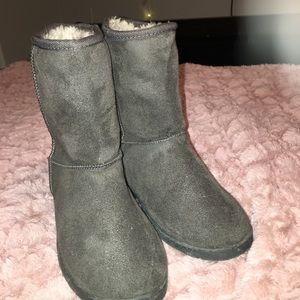 Grey boots